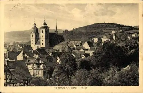 Ak Schmalkalden im Thüringer Wald, Stadtansicht, Kirche,  Architektur, Berg im Hintergrund