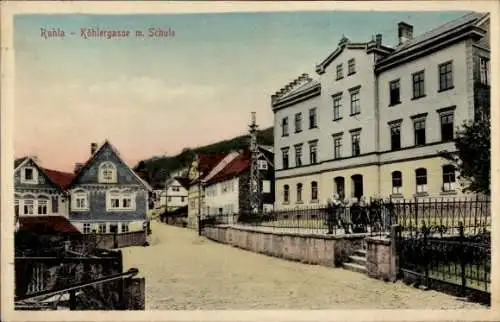 Ak Ruhla in Thüringen,  mit Schulgebäude, Straße,  Häuser, Farbenprächtig