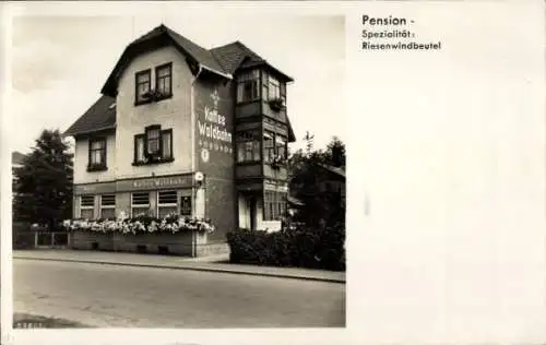 Ak Tabarz im Thüringer Wald, Kaffee Waldbahn, Pension, Riesenwindbeutel, Spezialität, Gebäude