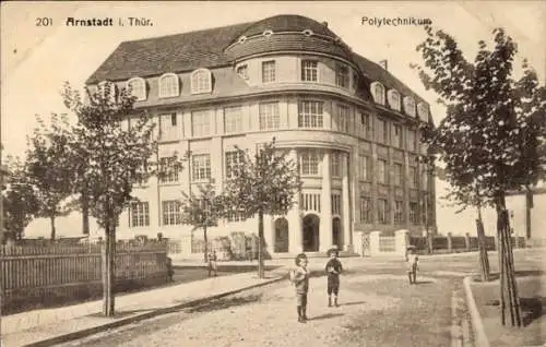 Ak Arnstadt in Thüringen, Polytechnikum, Gebäude, Kinder, Bäume, Straße,  Aufnahme