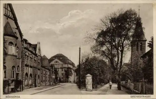 Ak Sömmerda in Thüringen, Stadtansicht, Dreyse Straße, alte Architektur, Bäume, Kirche