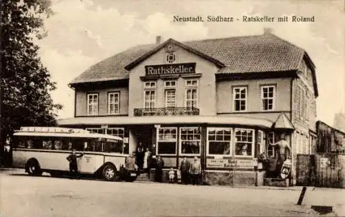 Ak Neustadt im Harz Harztor Thüringen, Ratskeller mit Roland, Bus