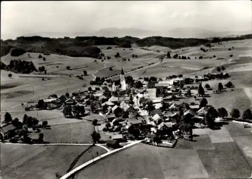 Ak Habach Oberbayern,  kleiner Ort mit Kirche, umgeben von Feldern und Wiesen