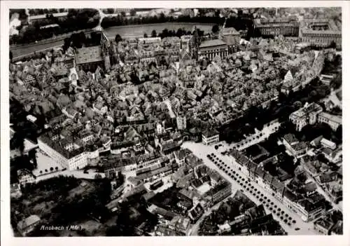 Ak Ansbach in Mittelfranken Bayern, Luftansicht von   Gebäude, viele Dächer