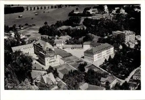 Ak Bad Wörishofen im Unterallgäu, Luftaufnahme von  Stadtansicht,  Gebäude