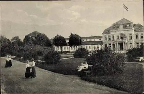 Ak Bad Rothenfelde am Teutoburger Wald, Neues Badehaus, Parklandschaft, Menschen in r Kleidung
