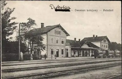 Ak Drohobycz Drohobytsch Karpaten Ukraine, Bahnhof Gleisseite, 1. WK