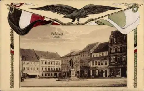 Passepartout Ak Radeberg in Sachsen, Markt, Denkmal, Adler, Fahnen