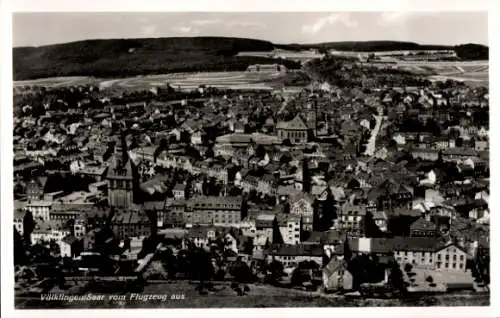 Ak Völklingen im Saarland, Luftaufnahme von  Saar, viele Häuser und Straßen