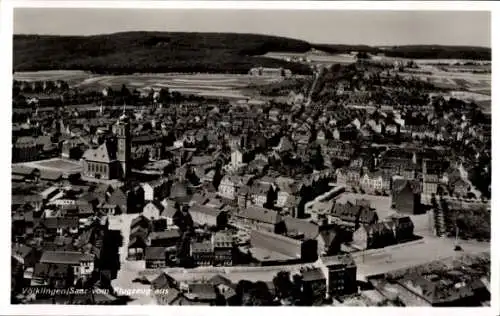 Ak Völklingen im Saarland, Luftaufnahme, Stadtansicht, Häuser, Kirche,  Saar