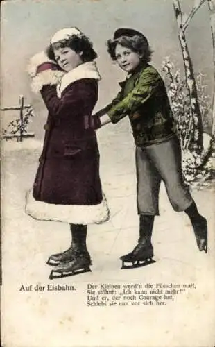 Ak Zwei Kinder beim Schlittschuhlaufen