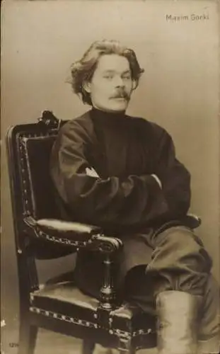 Ak Maxim Gorki, russischer Schriftsteller, Sitzportrait