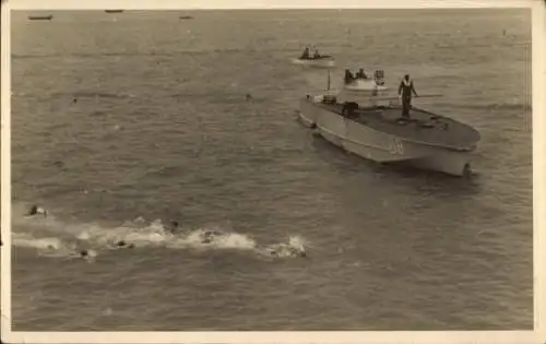 Ak Schwimmer, Begleitboot