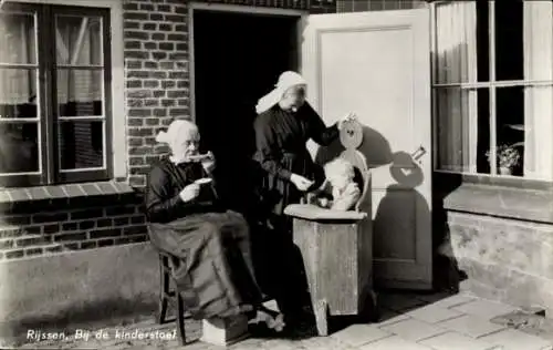 Ak Rijssen Overijssel Nederland, Bij de kinderstoel