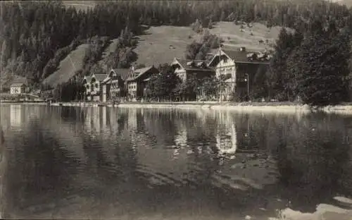 Ak Zell am See in Salzburg, Häuser am See, Berglandschaft, ruhige Wasseroberfläche