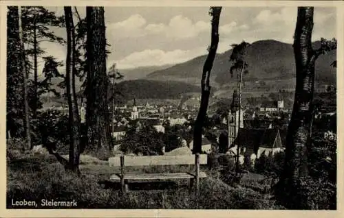 Ak Leoben Steiermark, Stadtansicht Leoben, Blick auf die Kirche, Bäume im Vordergrund