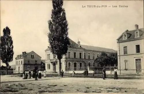 CPA La Tour du Pin Isère, Les Ecoles