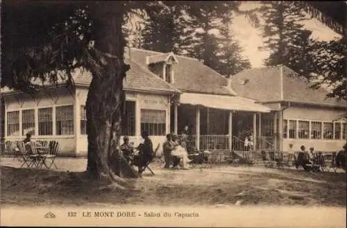 Ak Le Mont Dore Puy de Dôme, Restaurant Salon du Capucin, Gebäude, Gäste, Bäume