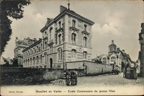 Ak Beaufort en Vallée Beaufort en Anjou Maine et Loire, Schulgebäude, Ecole Communale de jeunes f
