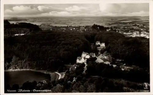 Ak Gremsmühlen Malente in Ostholstein, Luftaufnahme von Malente und Gremsmühlen, Wald und See, Sc