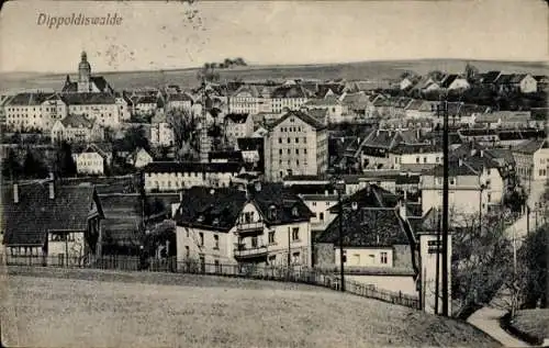 Ak Dippoldiswalde im Erzgebirge, Stadtansicht mit Häusern, Kirche, Hügeln,  