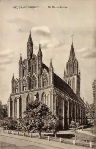 Ak Neubrandenburg in Mecklenburg, St. Marienkirche, neugotische Architektur, Bäume