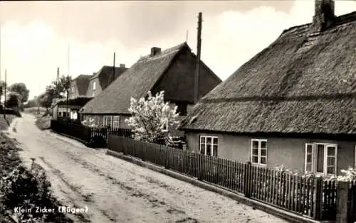 Ak Klein Zicker Garz auf Rügen, Häuser