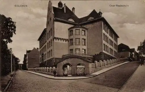 Ak Lutherstadt Eisleben, EISLEBEN, Ober Realschule,  Schule, Straßenszene, 