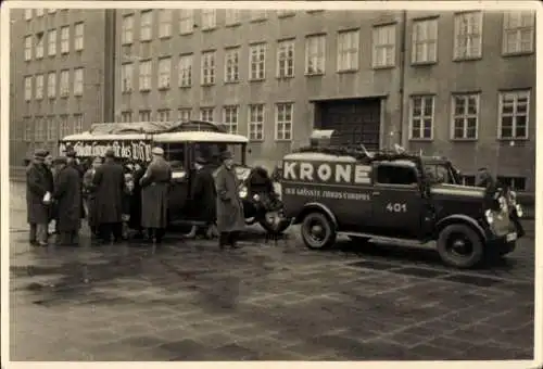 Foto Ak Straße, Autos, Passanten, Werbung, Zirkus Krone