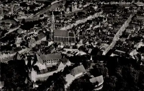 Ak Landshut in Niederbayern, Luftaufnahme von  Kirchen und Altstadt, Flüsse
