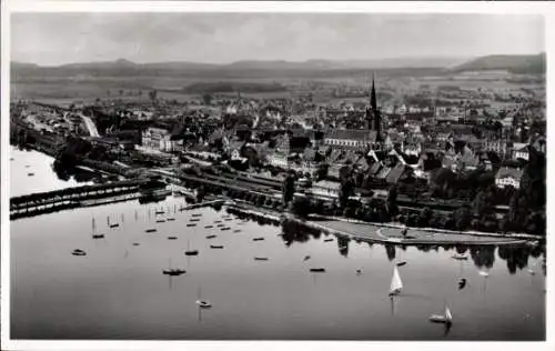 Ak Radolfzell am Bodensee, Luftaufnahme von Radolfzell, Bodensee, Hafen, Segelboote