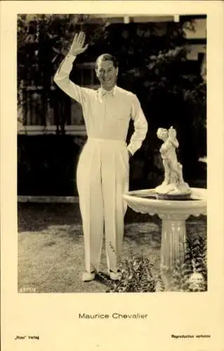 Ak Schauspieler Maurice Chevalier, Portrait, Brunnen