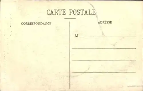 Ak Frauen am Schrankbett, Tracht, Zigarette