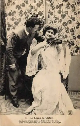 Ak Mann mit Frau, Geigenstunde