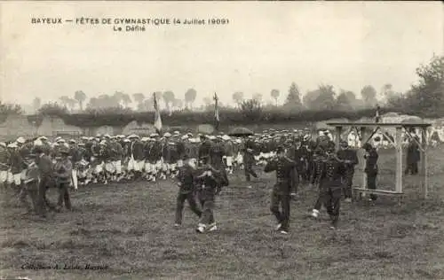 CPA Bayeux Calvados, Fetes de Gymnastique, 4 Juillet 1909, Le Défilé