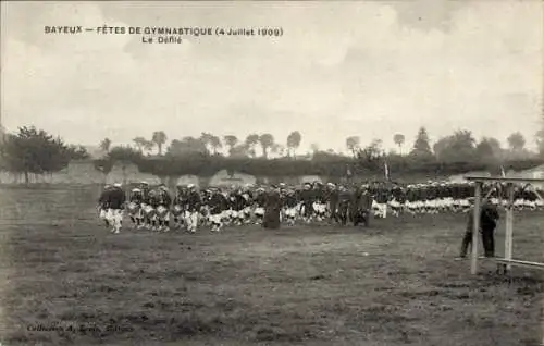 CPA Bayeux Calvados, Fetes de Gymnastique, 4 Juillet 1909, Le Défilé