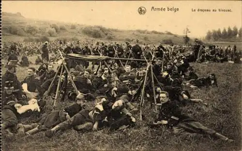 CPA Armee belge, Drapeau au bivouac