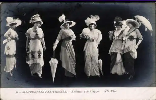 Ak Pariser Silhouetten, Sommermode 1913, Damen mit Schirmen, Kleider