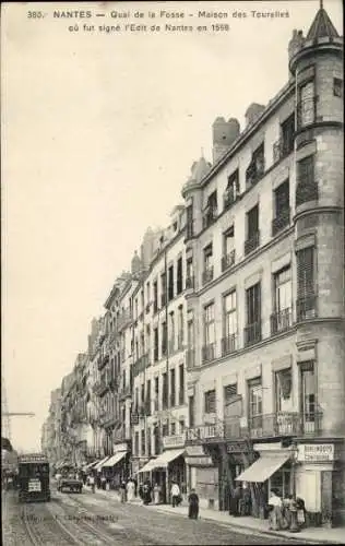 Ak Nantes Loire Atlantique, Straßenansicht, Quai de la Fosse, Maison des Tourelles, schwar/w Weiß