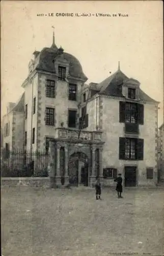 Ak Le Croisic Loire Atlantique, Historisches Gebäude, Rathaus, Fahnen, Schwarz-Weiß-Foto