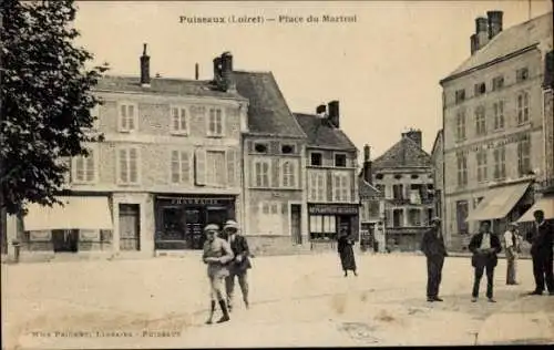 Ak Puiseaux Loiret, Vorderansicht der Place du Martroi, Gebäude, Menschen, Läden