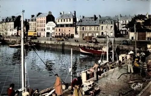 Ak Cherbourg Manche, Hafenansicht, Arrivee du Poisson