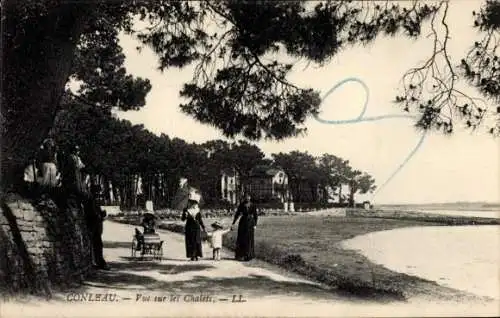 Ak Île de Conleau Vannes Morbihan, Strandpromenade, Bäume, Spaziergänger, Chalets im Hintergrund