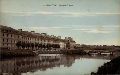 Ak Pontivy Morbihan, 58.  Caserne Clisson, Landschaft mit Fluss, Brücke, Gebäude