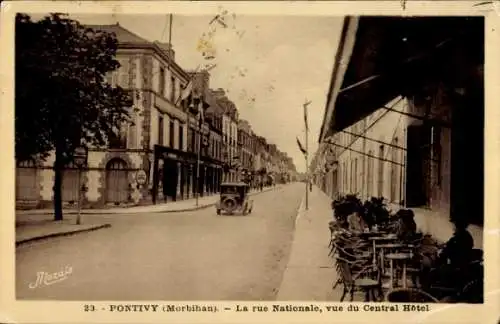 Ak Pontivy Morbihan, Straße, Central Hotel, Altstadt, Verkehr, Passanten