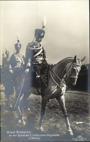 Ak Kronprinz an der Spitze des I. Leibhusaren-Regiments in Danzig, Adel Hohenzollern