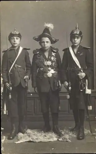 Foto Ak Kinder in Uniform, Portrait
