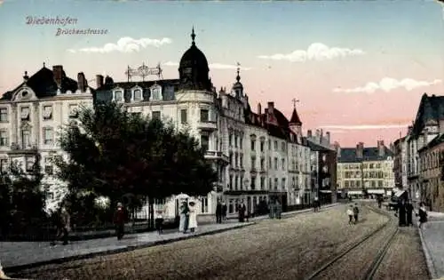 Ak Thionville Diedenhofen Lothringen Moselle, Straßenansicht, Brückenstraße, alte Gebäude, Mensch