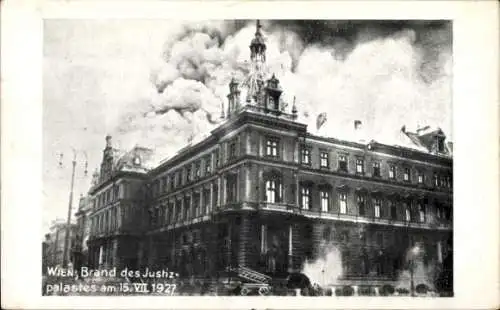 Ak Wien 1 Innere Stadt, Brand des Justizpalastes, Rauch, dramatische Szene, s Ereignis