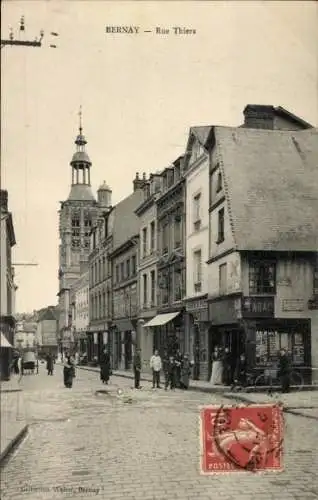Ak Bernay Eure, Straße Rue Thiers,  Architektur, Entfernen von Menschen und Fahrzeugen